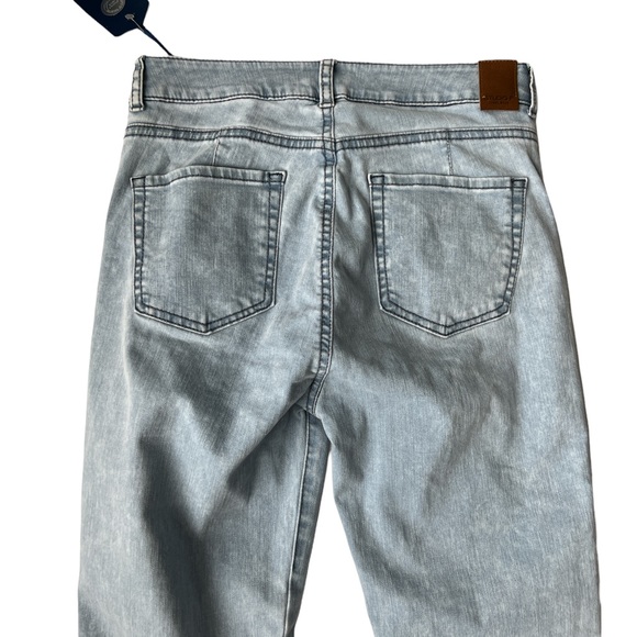 Studio F Blue Jean - 6 - Picture 6 of 16